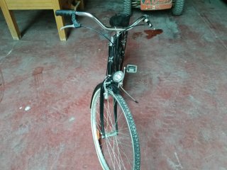 Bicicleta de paseo negra