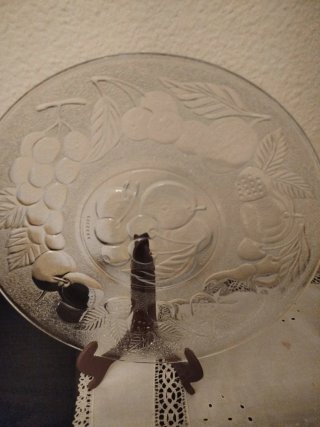 Plato de cristal con frutas