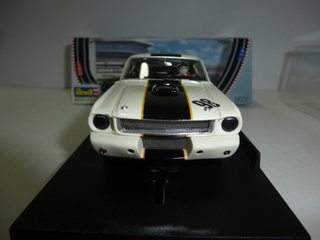 Revell NUEVO Shelby GT-350R scalextric