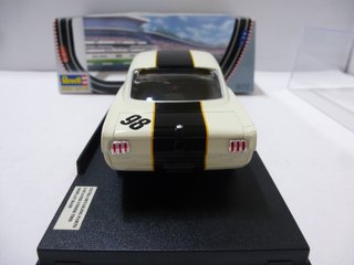 Revell NUEVO Shelby GT-350R scalextric