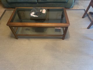 Mesa de centro de madera y cristal