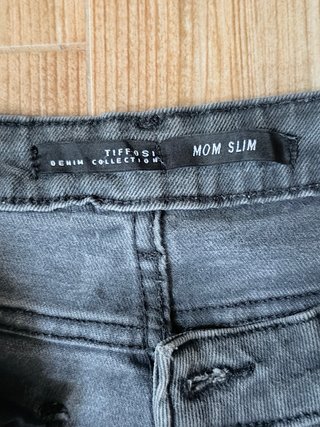 Calça jeans preta rasgada - Tiffosi