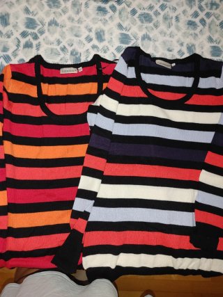 5 Jerseys de rayas multicolor, en muy buen estado,