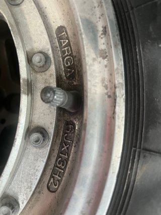 4 Llantas de Aleación TARGA con Neumáticos