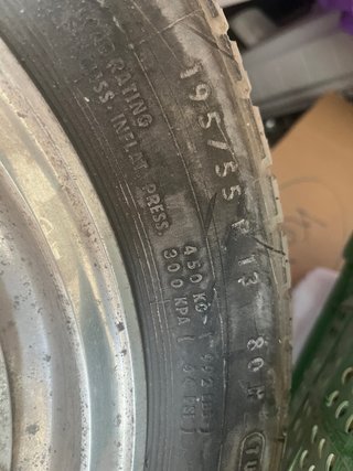 4 Llantas de Aleación TARGA con Neumáticos