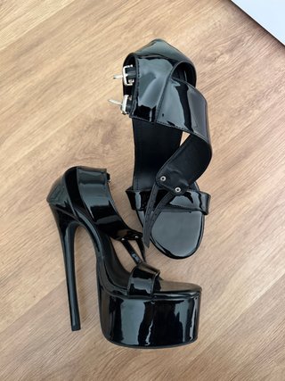 Tacones de plataforma negros