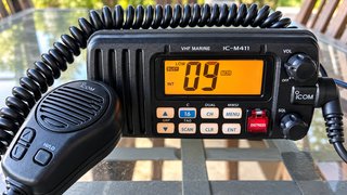 Emisora VHF Marina Icom IC-M411