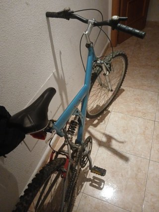 Bicicleta de Montaña con Doble Suspensión