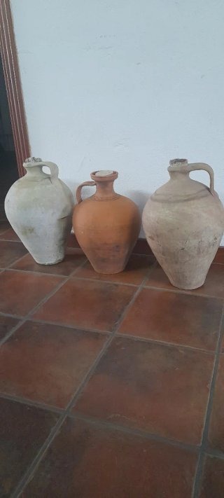 3 Cántaros antiguos de barro a 30€ cada uno