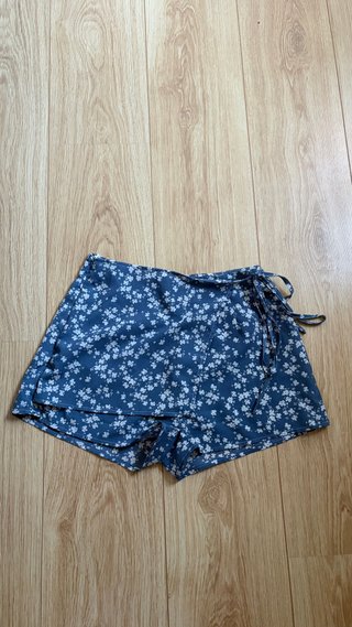 Falda-pantalón Shein azul con flores
