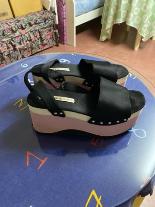 Sandalias Zara plataforma negras y rosas