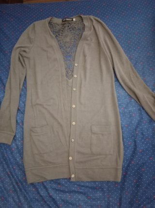 Chaqueta larga de punto con encaje
