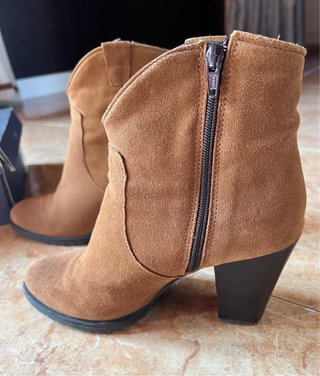 Botines de ante marrones