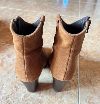 Botines de ante marrones