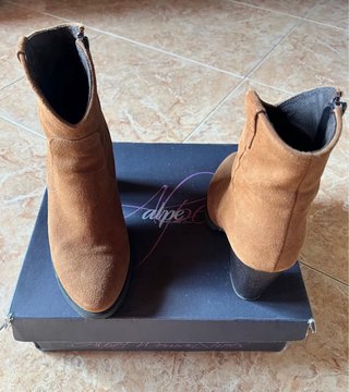Botines de ante marrones