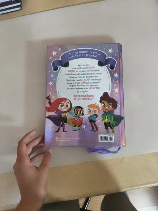 Libro aventuras legendarias de Anna Kadabra 1