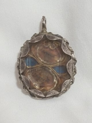 Colgante relicario antiguo