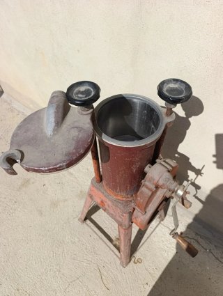 Antigua Máquina de Hacer Embutido