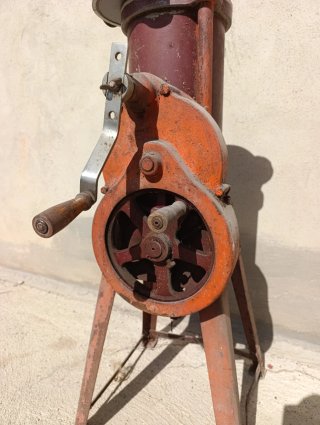 Antigua Máquina de Hacer Embutido