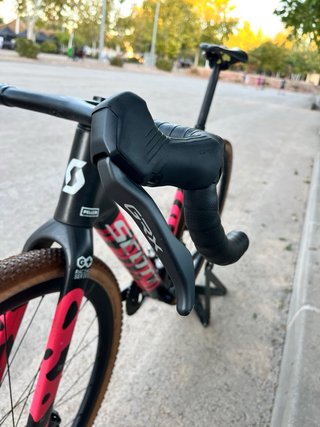 SCOTT ADDICT GRAVEL RC KM 0 con muy poco uso.