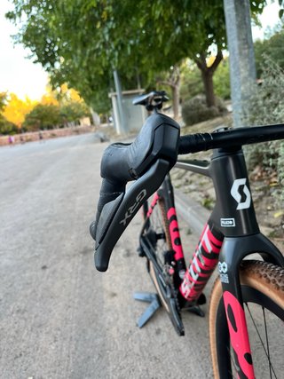 SCOTT ADDICT GRAVEL RC KM 0 con muy poco uso.