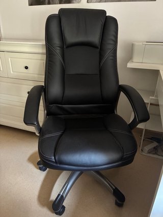 Silla de oficina negra sin estrenar