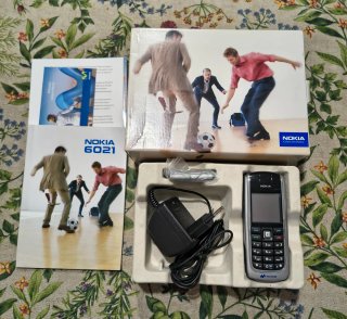 Nokia 6021 Plata y Negro