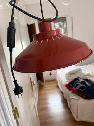 Lámpara de techo IKEA roja