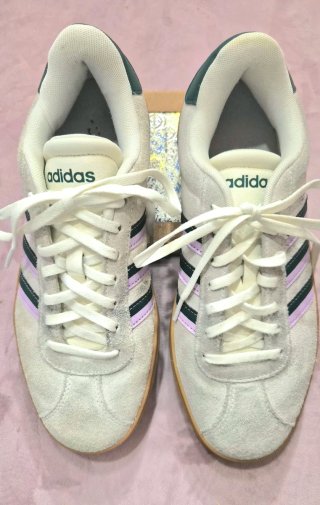 Zapatillas Adidas Beige y Morado