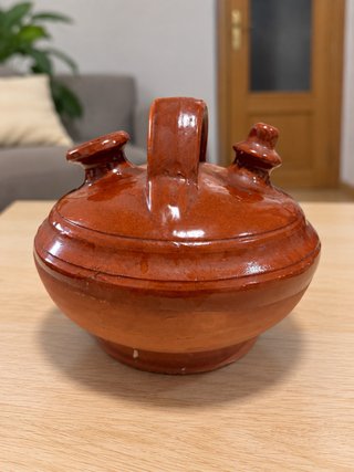 Botijo de barro artesanal