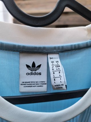 Camiseta Adidas Celeste Talla L.