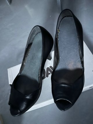 Zapatos de salón negros con plataforma