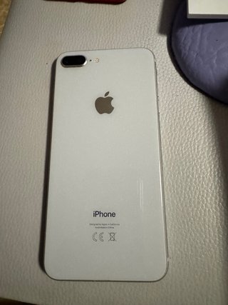 iPhone 8 Plus Blanco + Funda y 2 Protectores