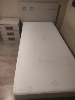 2 Camas de 90 con Cabeceros y Mesilla