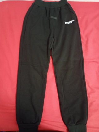 Conjunto Sudadera y Pantalón Essentials
