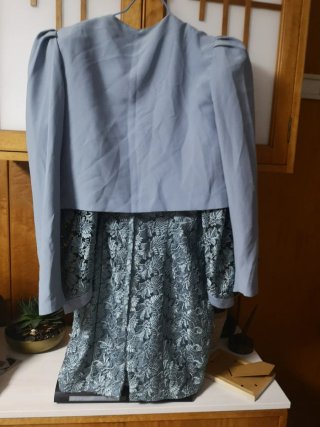 Vestido de fiesta azul con encaje