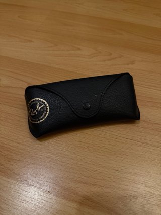Gafas de Sol con Patillas Doradas + Funda Ray-Ban