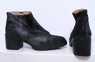 Botines negros de piel vuelta con tacón