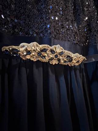 Vestido de fiesta azul con lentejuelas