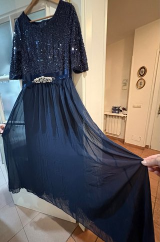 Vestido de fiesta azul con lentejuelas