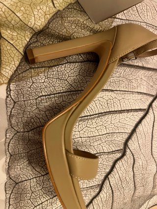 Zapatos de tacón Guess beige