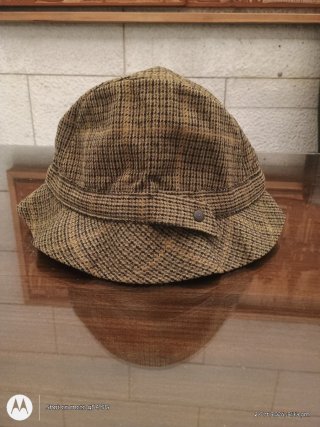 Cappello a secchiello in tessuto