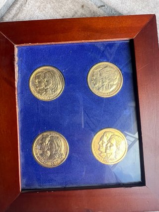 Cuadro 4 monedas Casa Real