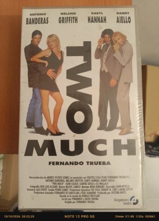 Película VHS Two Much