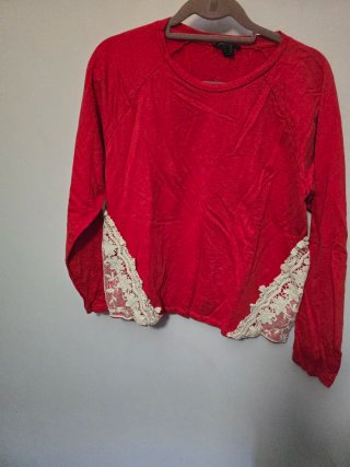 Sudadera roja mujer con encaje