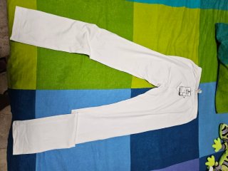 Mallas blancas talla 14 años, equivalente a la M