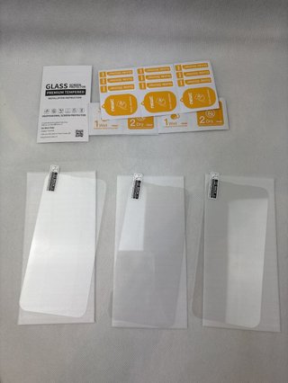 Protectores Pantalla NEW'C iPhone 16e (3 uds)