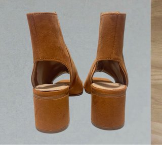Talla 37. Botines abiertos y destalonados  BERSHKA