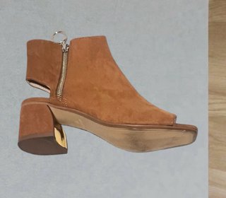 Talla 37. Botines abiertos y destalonados  BERSHKA