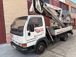 Plataforma Elevadora sobre Camión Nissan